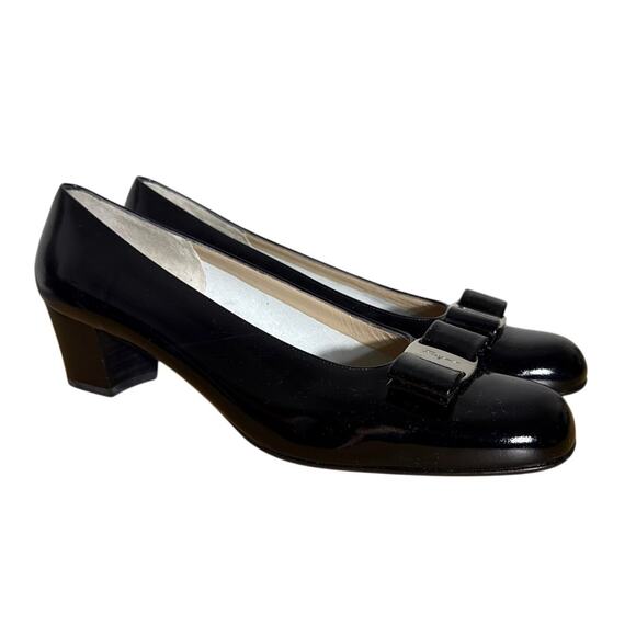 NWOT Ferragamo Vara Bow Patent Leather Low Pumps in Black Size 10 1/2 - Picture 1 of 10